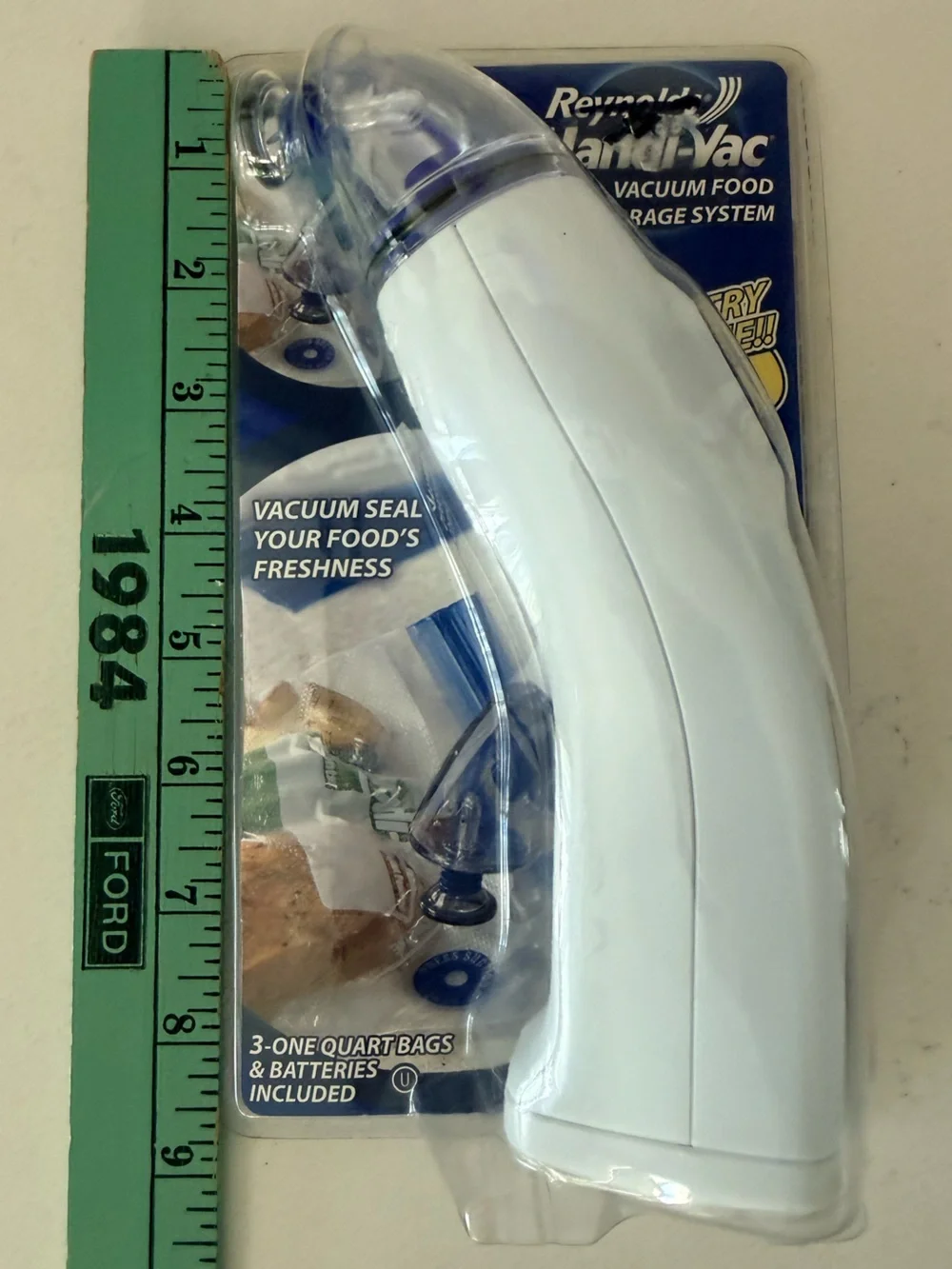 New In Package Reynolds Handi-Vac Vacuum-Sealing Starter Kit Bag Batteries